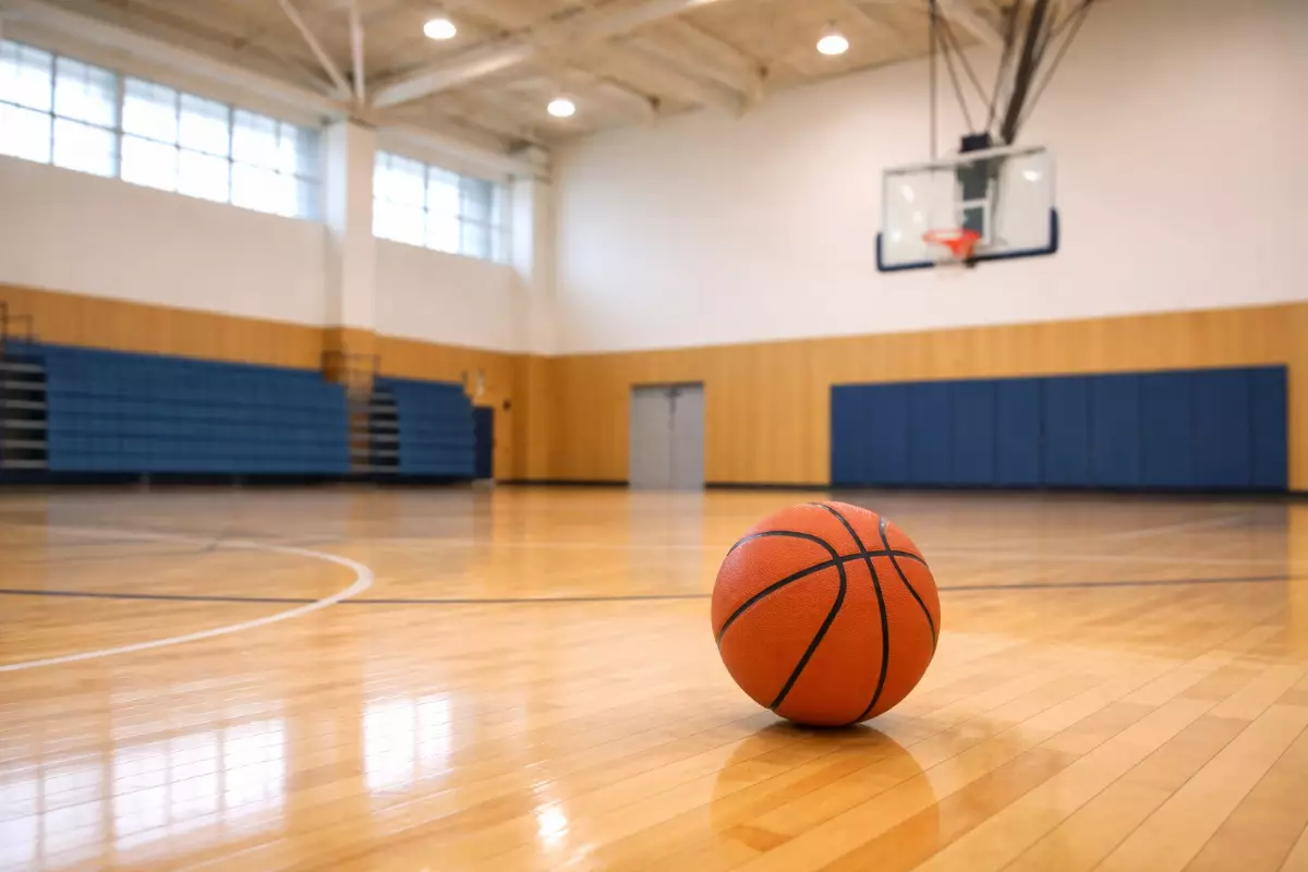 В Атырау на баскетбольной площадке скончался 13-летний подросток