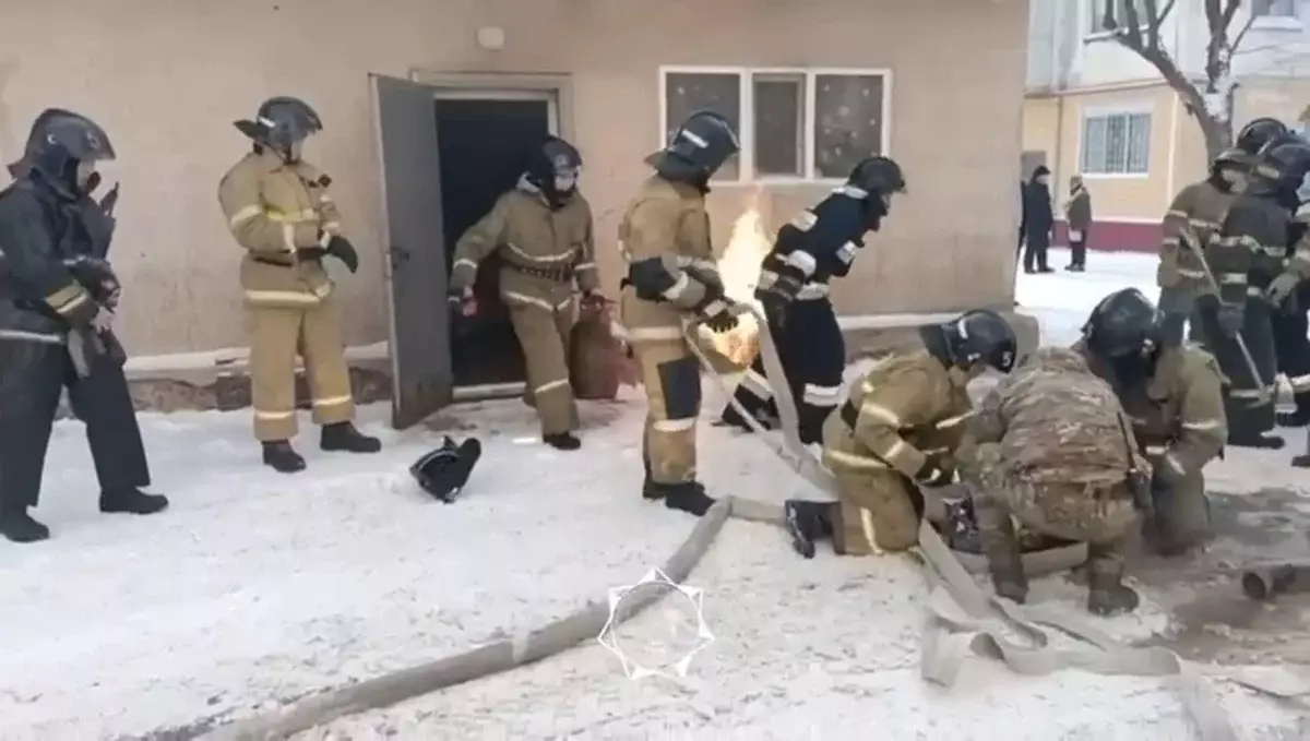 В Астане загорелась столовая, пристроенная к СТО