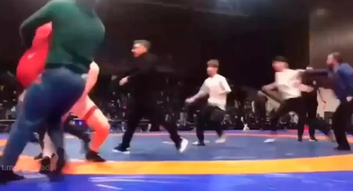 Еркін күрестен жасөспірімдер арасындағы бәсеке жаппай төбелеске ұласты