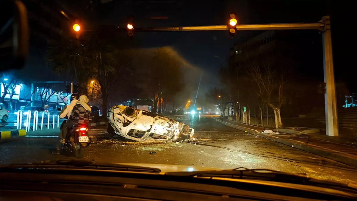 Иранцы могут совершать некоторые международные звонки, в то время как интернет остается заблокированным на фоне протестов.