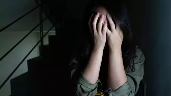 “Өлімші етіп сабаған… Көп қан жоғалтқан” - Қазақстандық модельден таяқ жеген ресейлік блогер шағымданды (ВИДЕО)