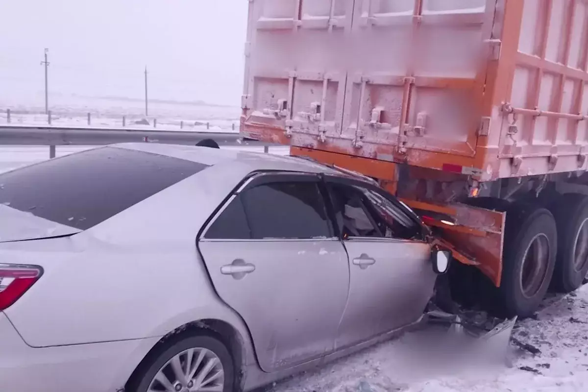 Смертельное ДТП: на трассе Павлодар-Кызылорда иномарка столкнулась грузовиком