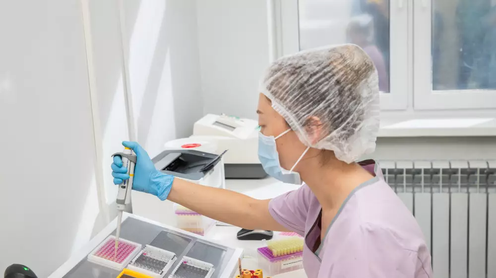 Новый скрининг и возрастной порог: какие заболевания казахстанцы смогут проверить бесплатно