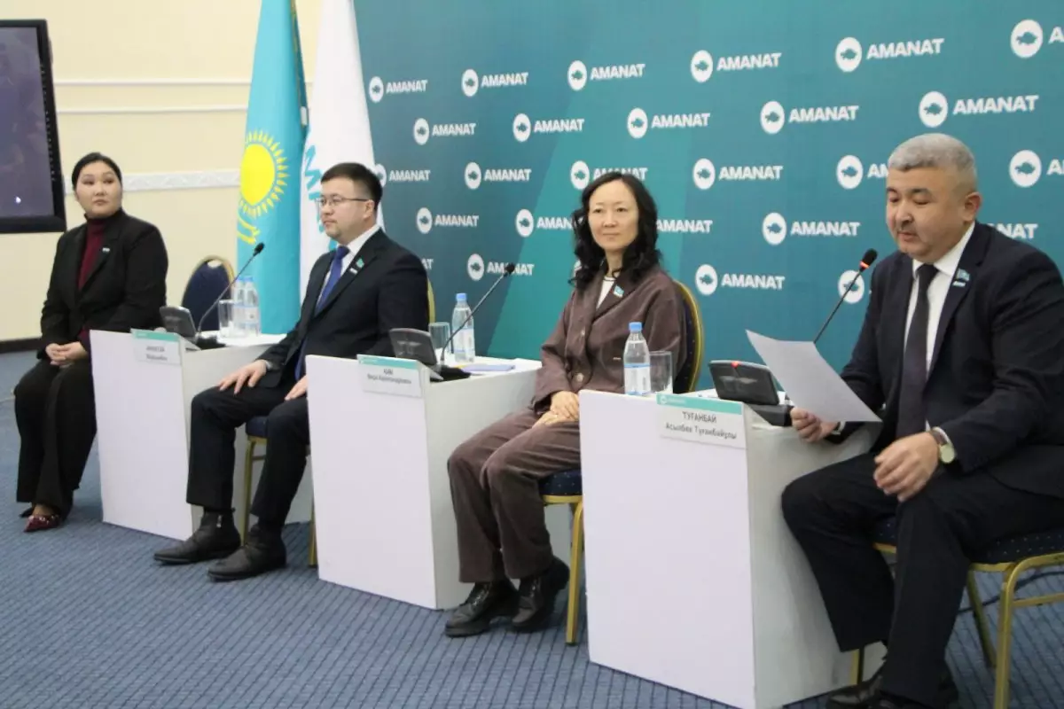 Развитие волонтерского движения обсудили мажилисмены с общественниками в Павлодарской области