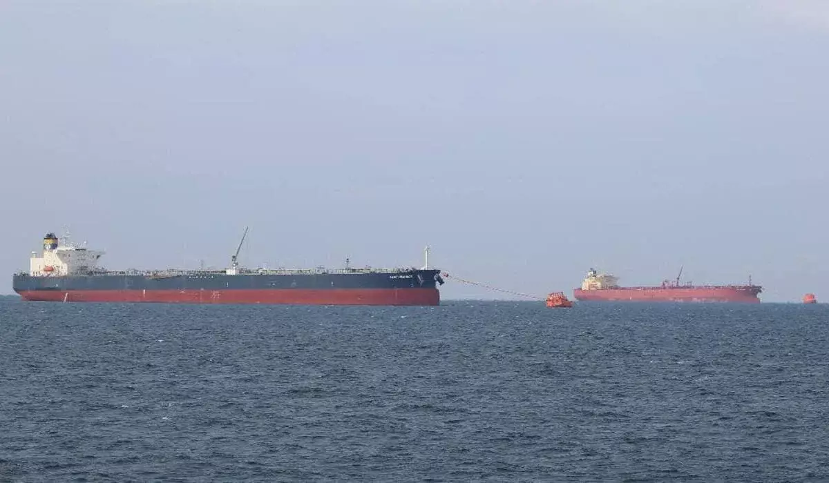 «Произошел взрыв»: беспилотники атаковали танкер для нефти из Казахстана