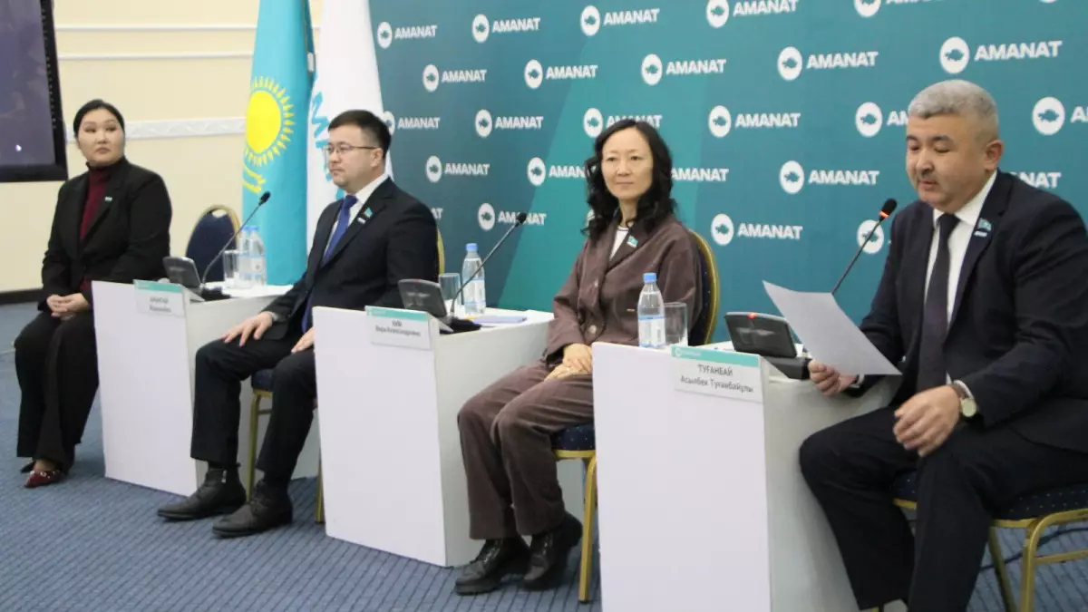 Мәжіліс депутаттары Павлодар белсенділерімен волонтерлікті дамыту мәселесін көтерді