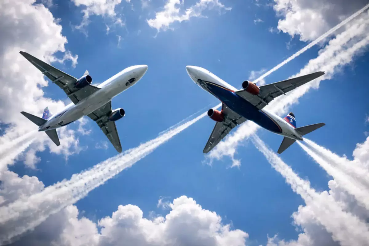 В небе над Шымкентом едва не столкнулись два иностранных самолета