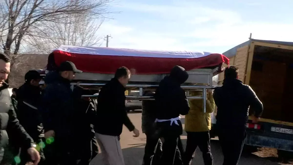 Мүрдені мәйітханада жудыруға мәжбүр болған: Шымкентте Нұрай Серікбайдың денесі жер қойнына тапсырылды