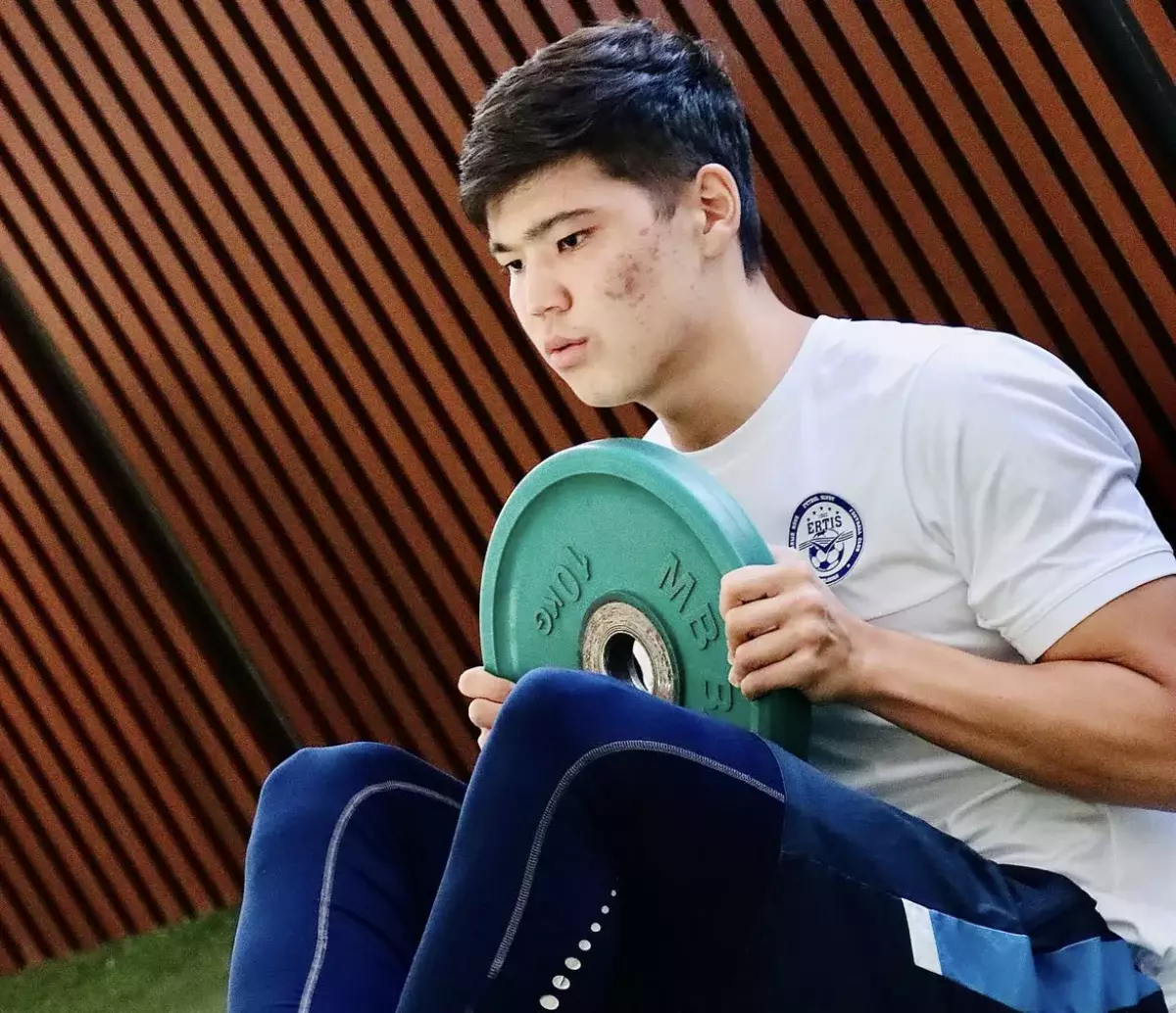 Қазақстандық қорғаушы РПЛ клубының оқу-жаттығу жиынына аттанды