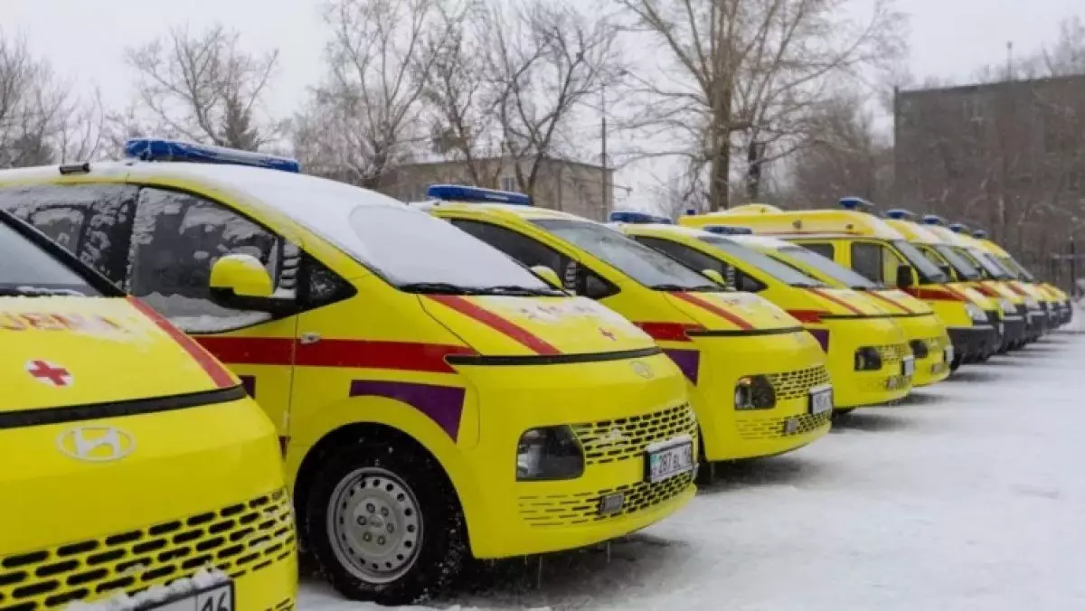 В Восточном Казахстане обновили автопарк скорой помощи: 36 новых машин вышли на линии.