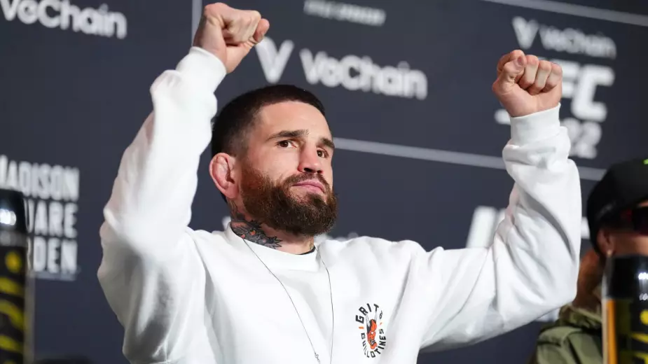 Шон Брэди решил остаться в дивизионе Шавката Рахмонова