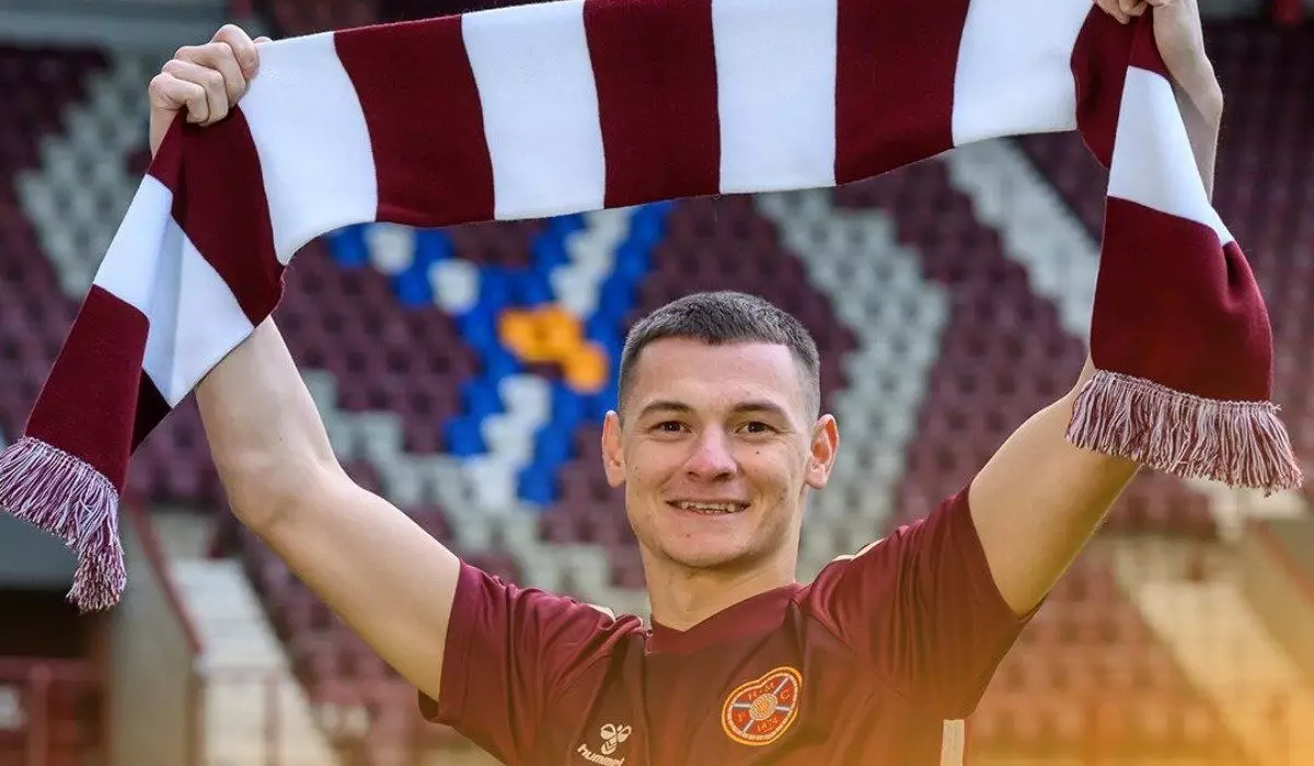 «Хартс» бапкері Ислам Чесноковтың алаңға қашан шығуы мүмкін екенін айтты