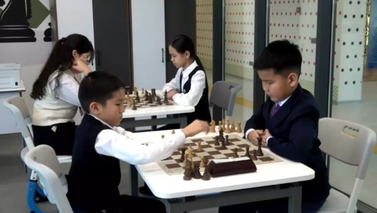 «КазМунайГаз» построил Дворец школьников