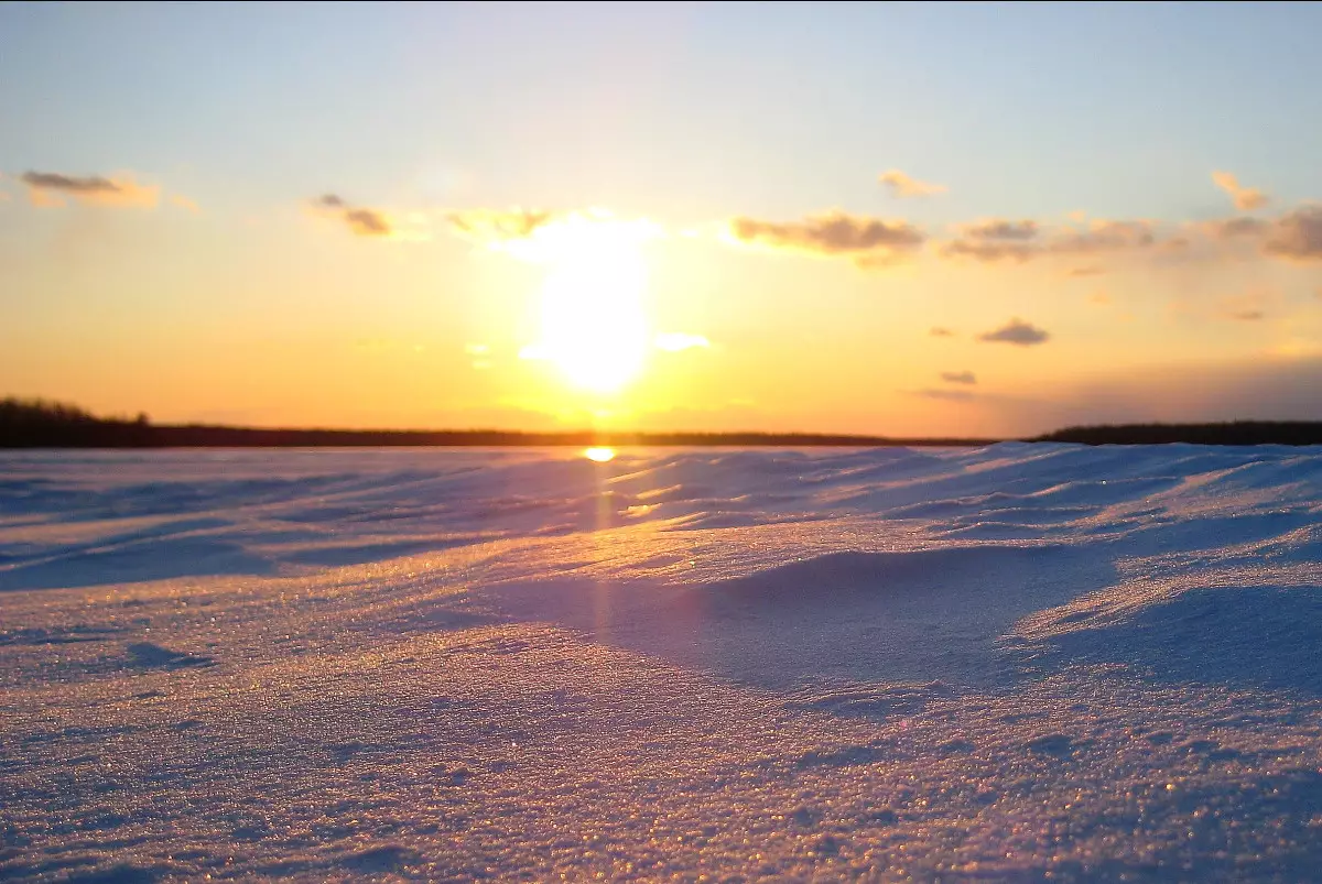 Розовый снег выпал в Восточно-Казахстанской области