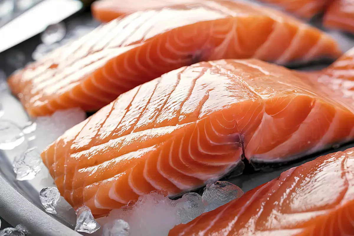 Назван ключевой продукт зимнего рациона: почему именно лосось помогает пережить холодный сезон - новости на Lada.kz 13.01.2026