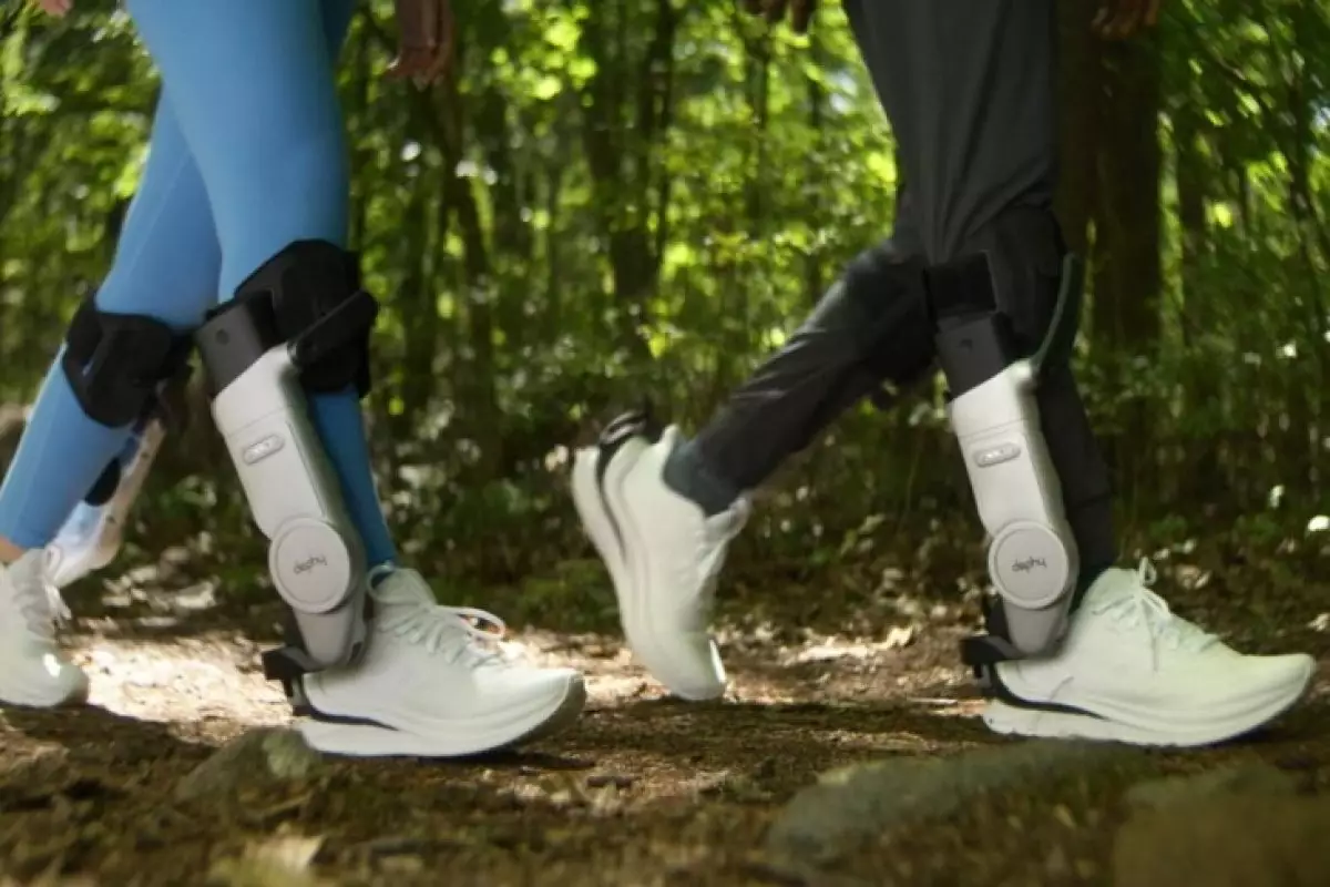 Киберкроссовки за 2 миллиона тенге выпустили для любителей ходьбы