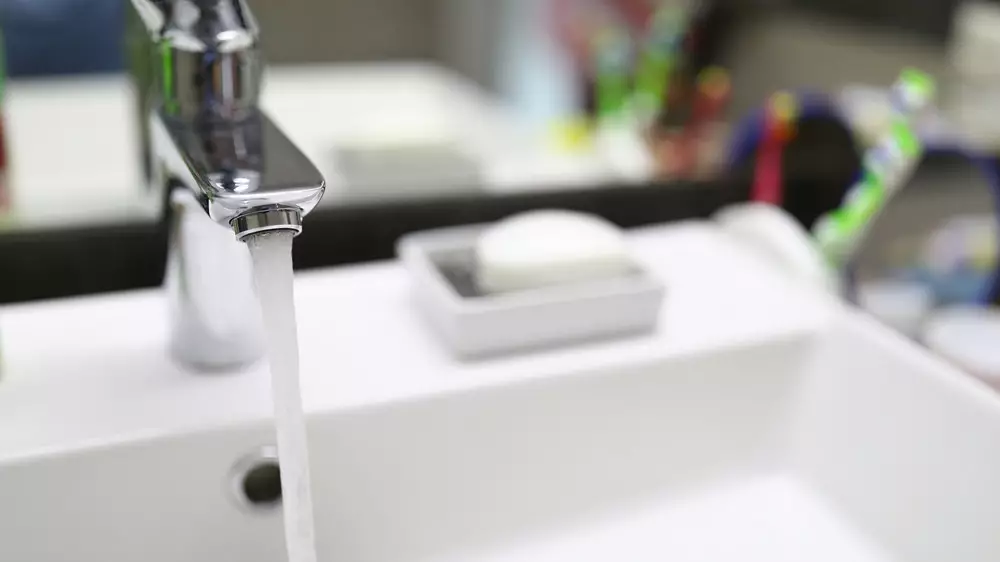 Жители Темиртау возмущены мутной водой из нового водовода за 700 миллионов