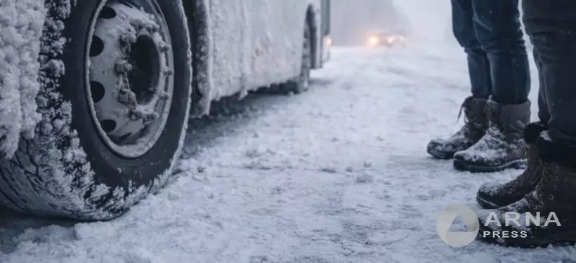 Пассажирский автобус международного маршрута сломался на трассе в СКО