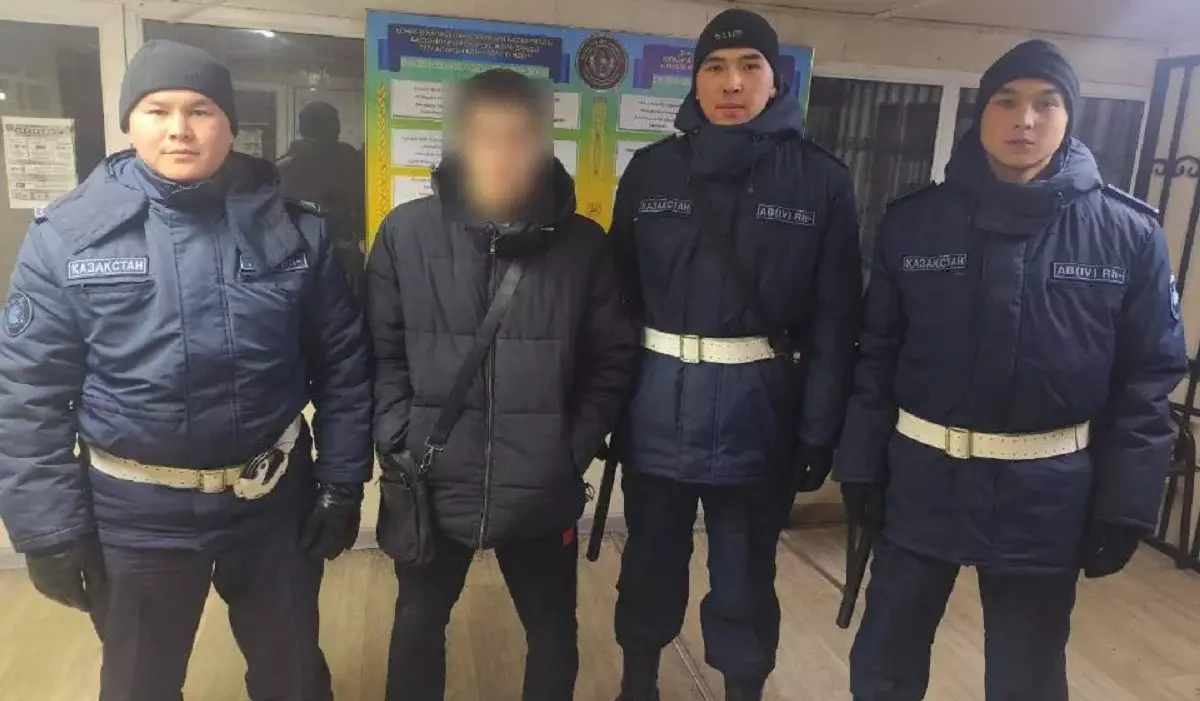 Қонаевта қару асынып жүрген ер адам ұсталды