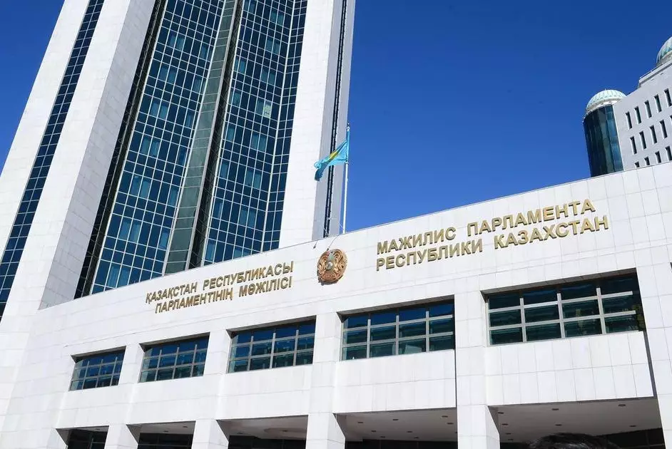 Ерлан Кошанов отчитал и.о. министра торговли в Мажилисе