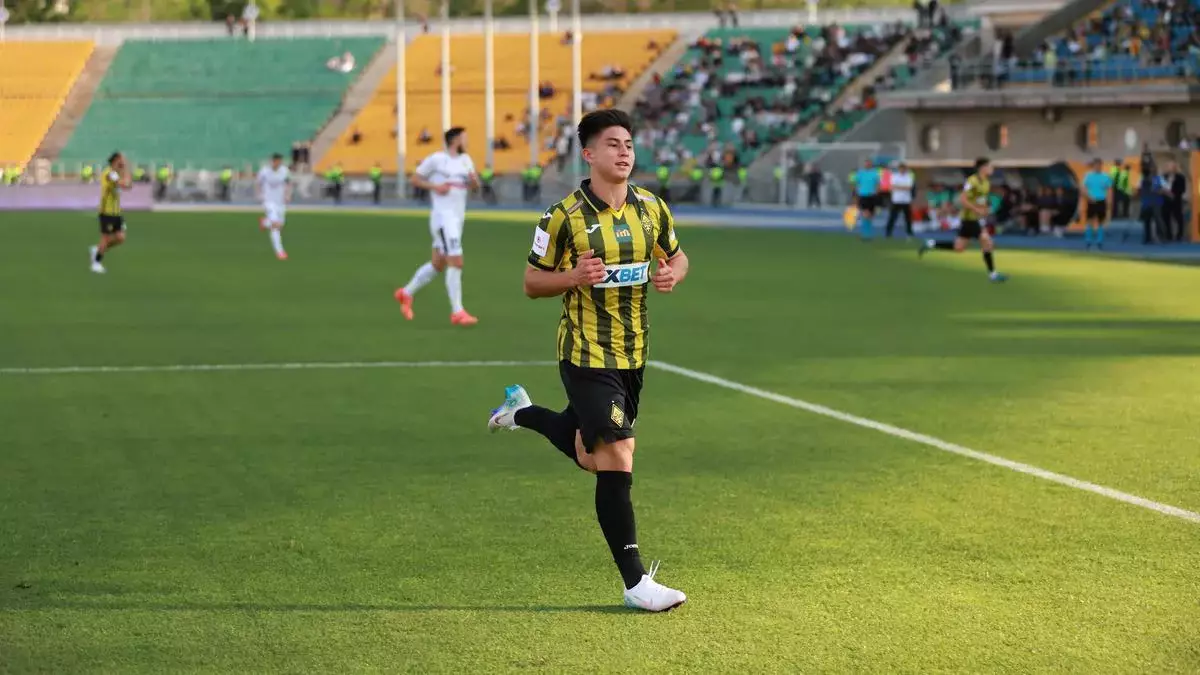 Дастан Сәтпаев «Челсидың» жаңа маусымдағы тізіміне енді