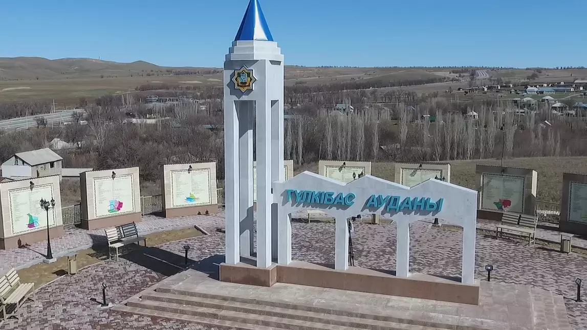 "Тиктокер мұғалімнің әдепсіздігі", "елес оқушылар": Мектептегі мына масқараға тоқтау бола ма? 