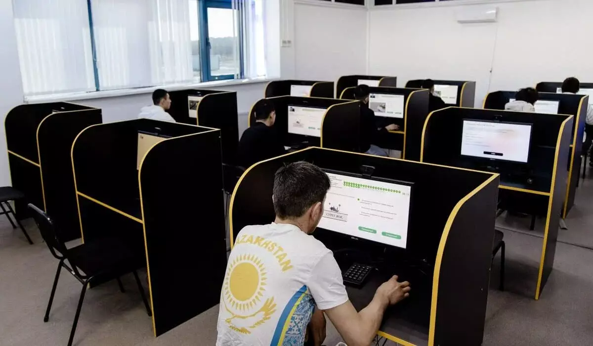 Ввести повторный экзамен для водителей, регулярно нарушающих ПДД, предложил депутат