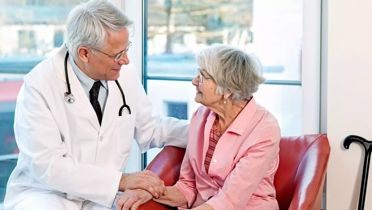 Каждый пятый медработник в Казахстане предпенсионного возраста – депутат