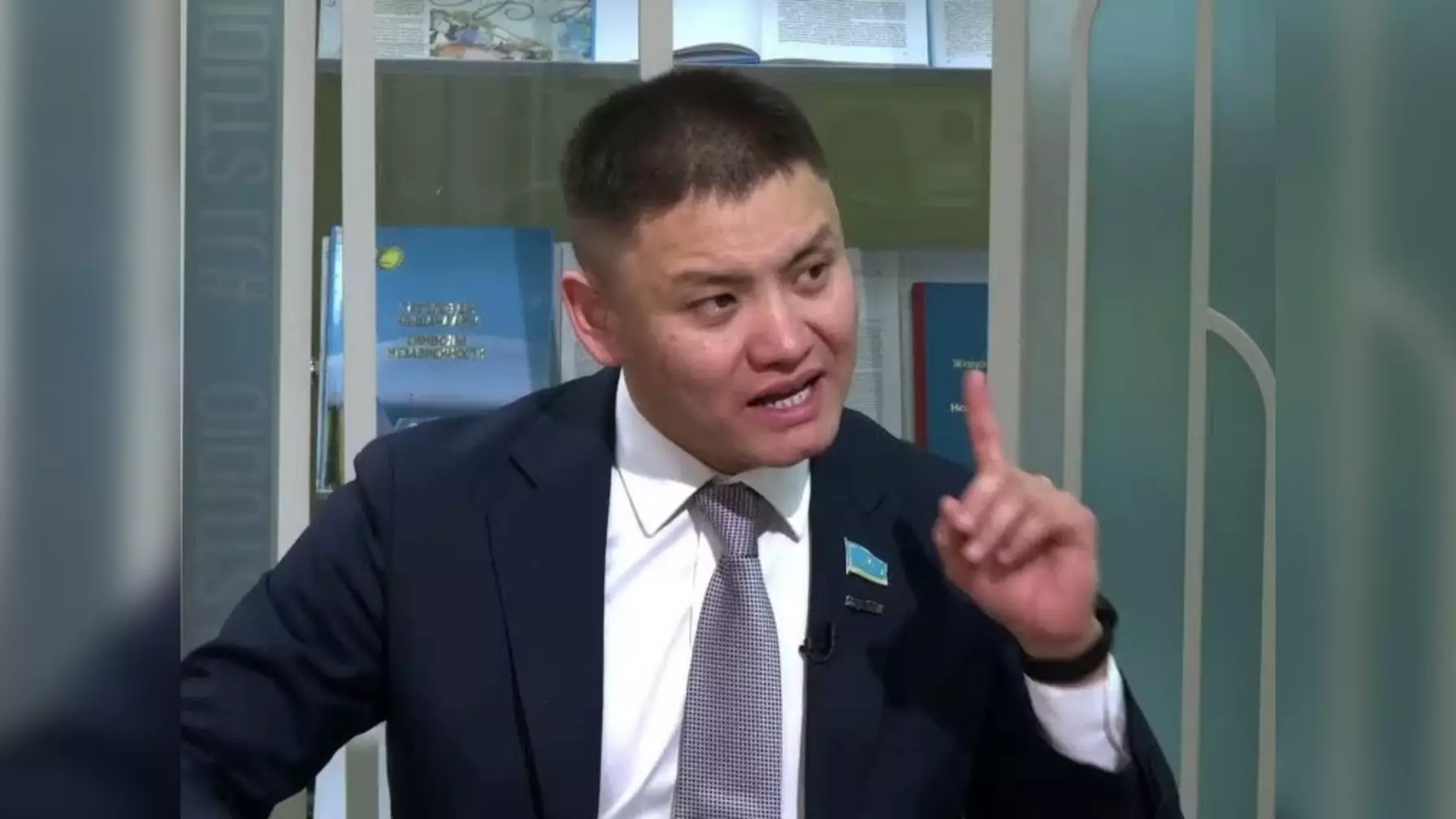 «Жемқорлыққа өлім жазасын қарастыру…»: Депутат Қошмамбетов заңгер ретінде тың пікір білдірді (ВИДЕО)