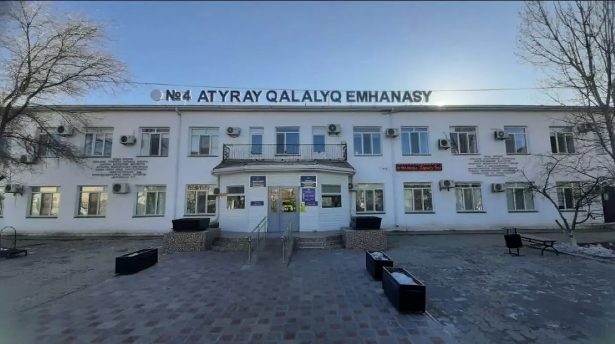 «Нас заставляли сдавать анализы за пациентов»: сотрудники поликлиники в Атырау пожаловались на руководство