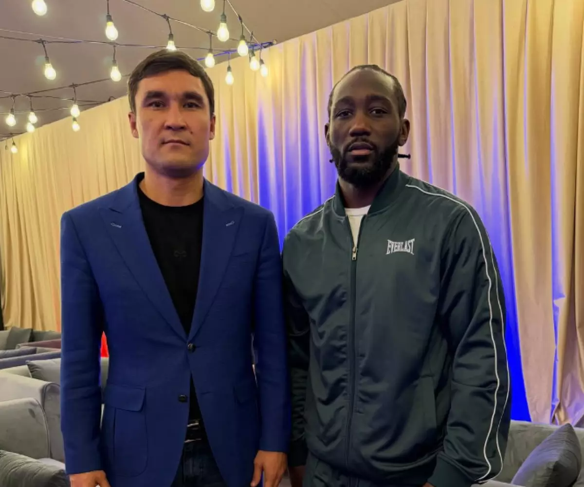 Серік Сәпиев кәсіпқой бокстың аңызы Теренс Кроуфордпен кездесті