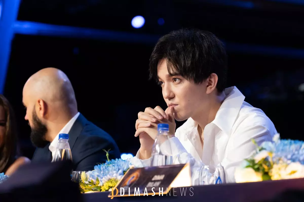 Фан-клуб Димаша Кудайбергена из Караганды устроил чудо для особенных детей