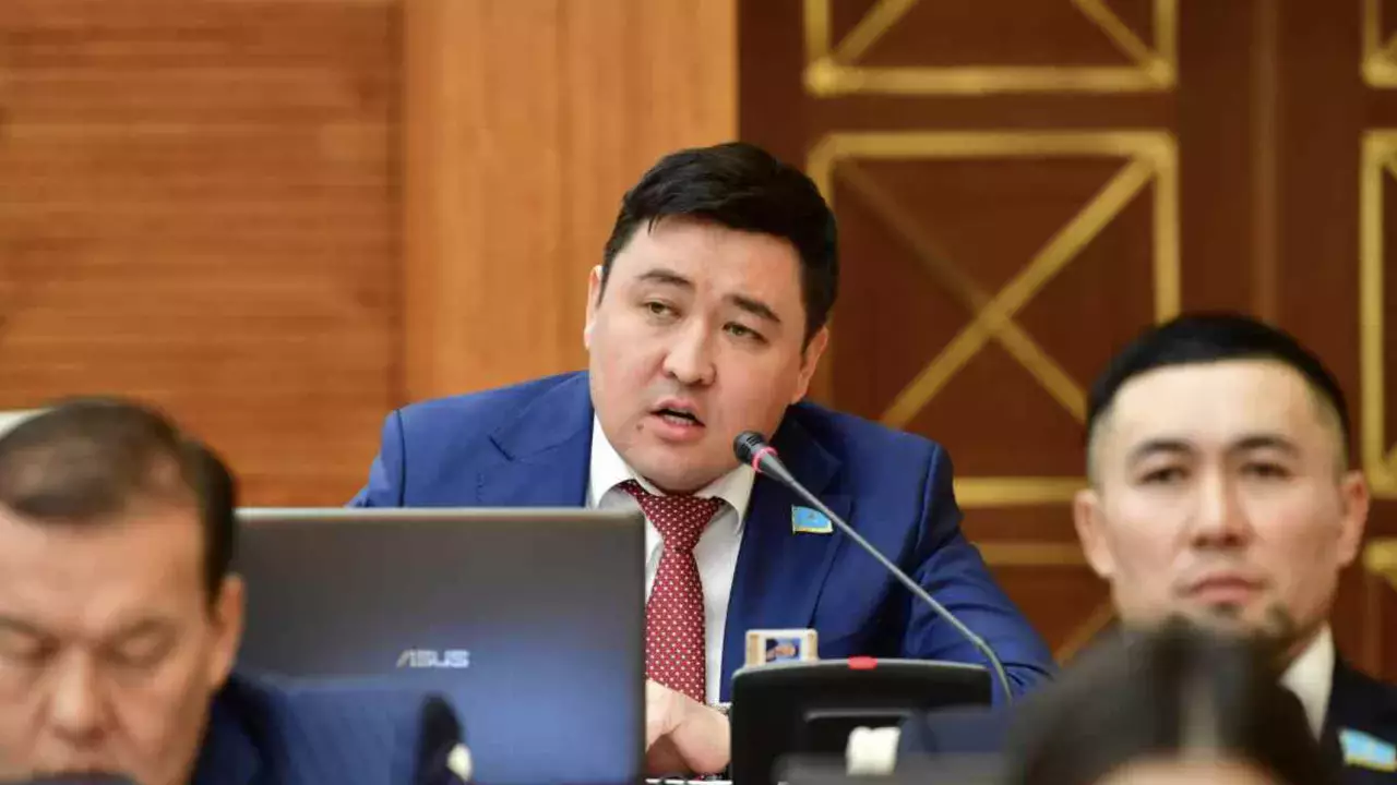 Көлікке заңсыз орнатылған Bi-LED шамдарға қатаң тыйым салу қажет – депутат