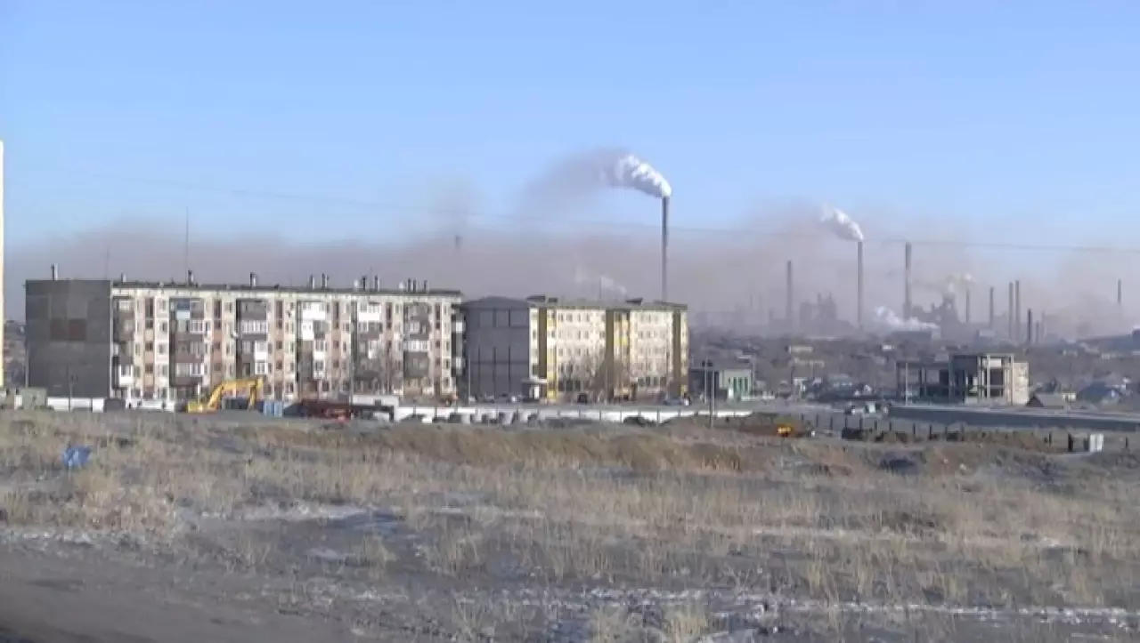 В Темиртау устранили аварию на магистральной теплотрассе