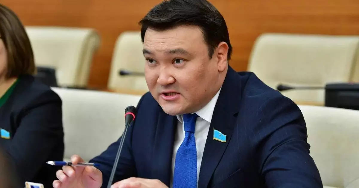 «Атағы жоқ, медаль алмаған кім қалды?»: депутат атаққұмарлық қоғамда дертке айналғанын айтты