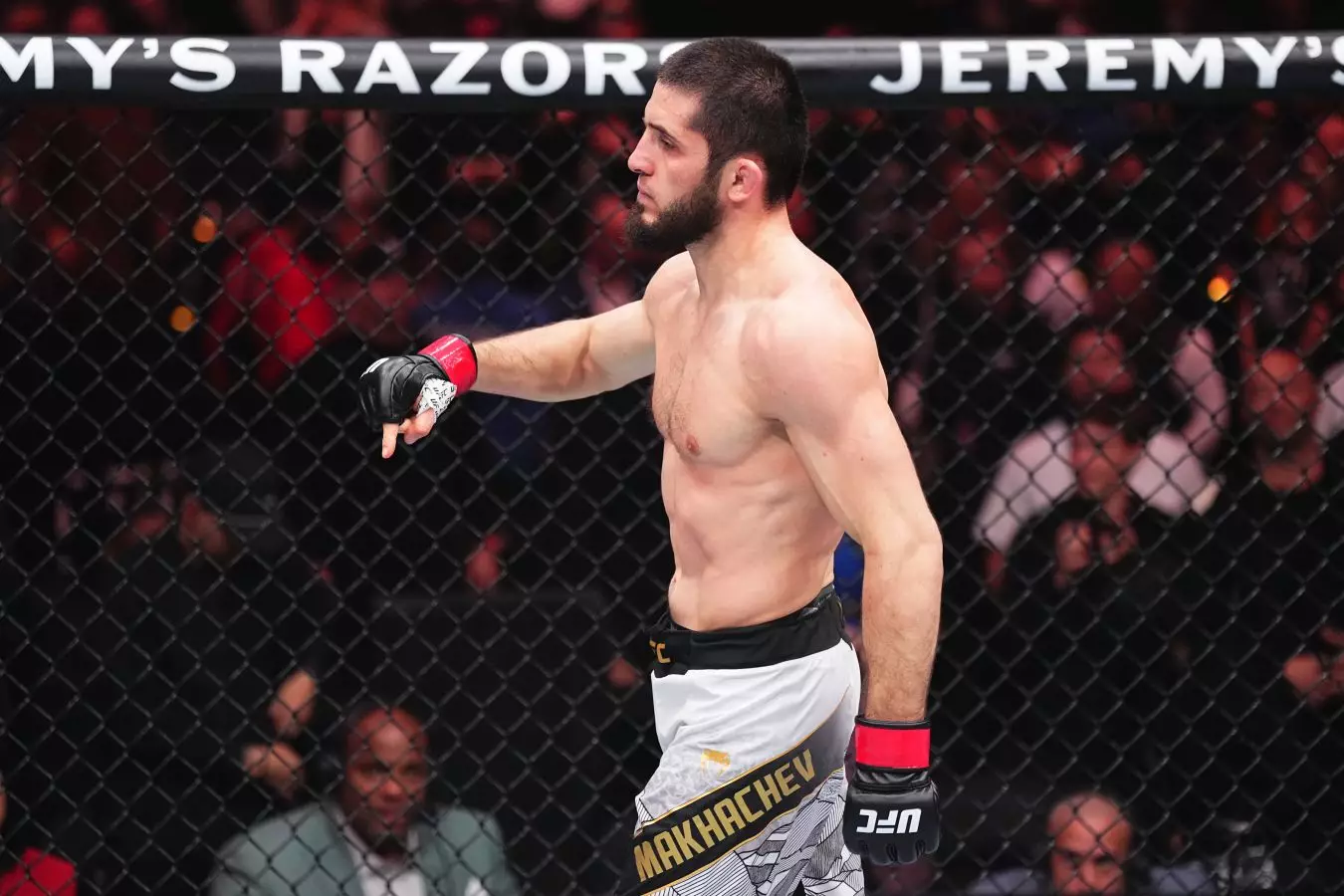 Махачев хотел бы драться в Белом доме, но команда не поддерживает