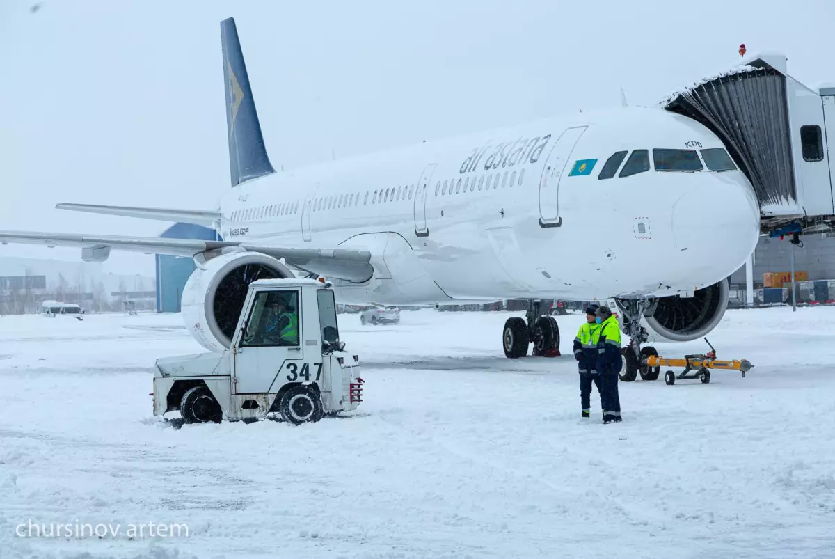 AIr Astana извинилась за задержку рейса на 12 часов