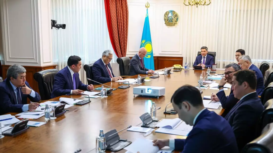 "Жұмыс орындарыңыз кабинеттерде емес, құрылыс алаңдарында". Бектенов бірнеше шенеунікке ескерту жасады