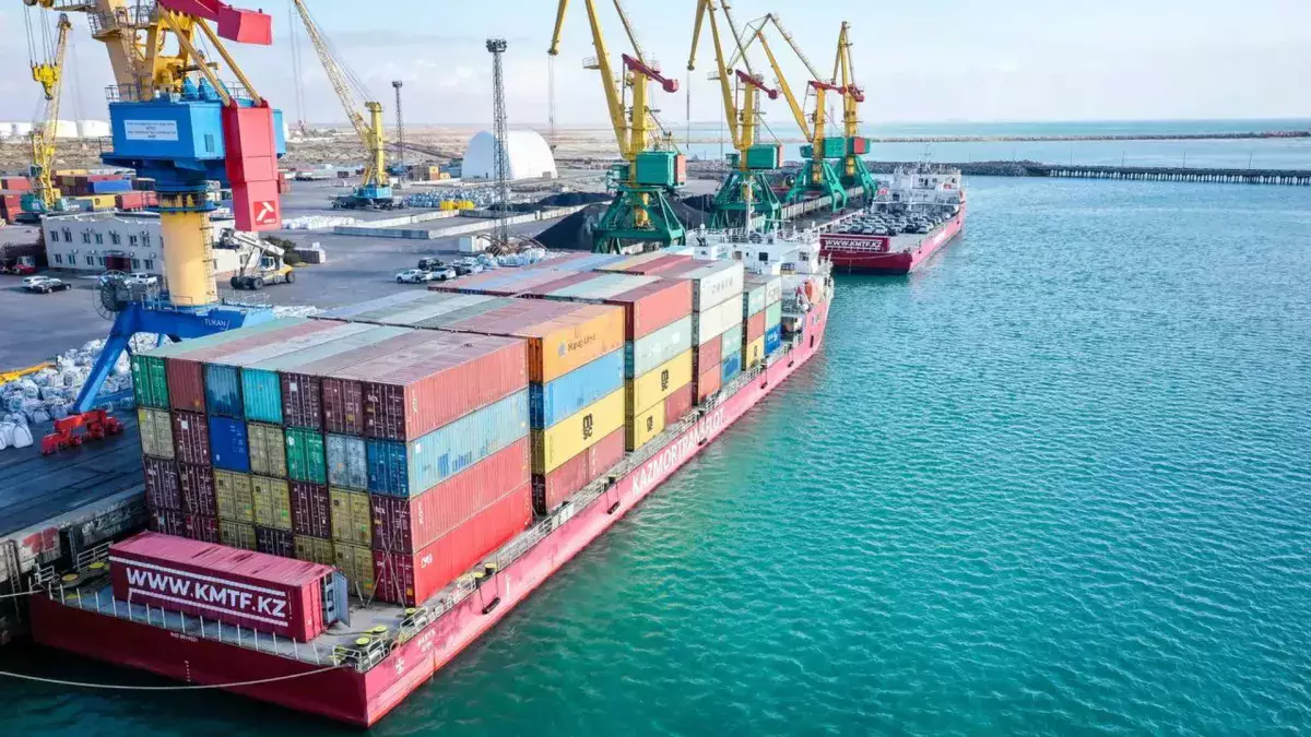 Казахстан наращивает контейнерные перевозки через Каспий и превышает экспортные поставки в Китай.