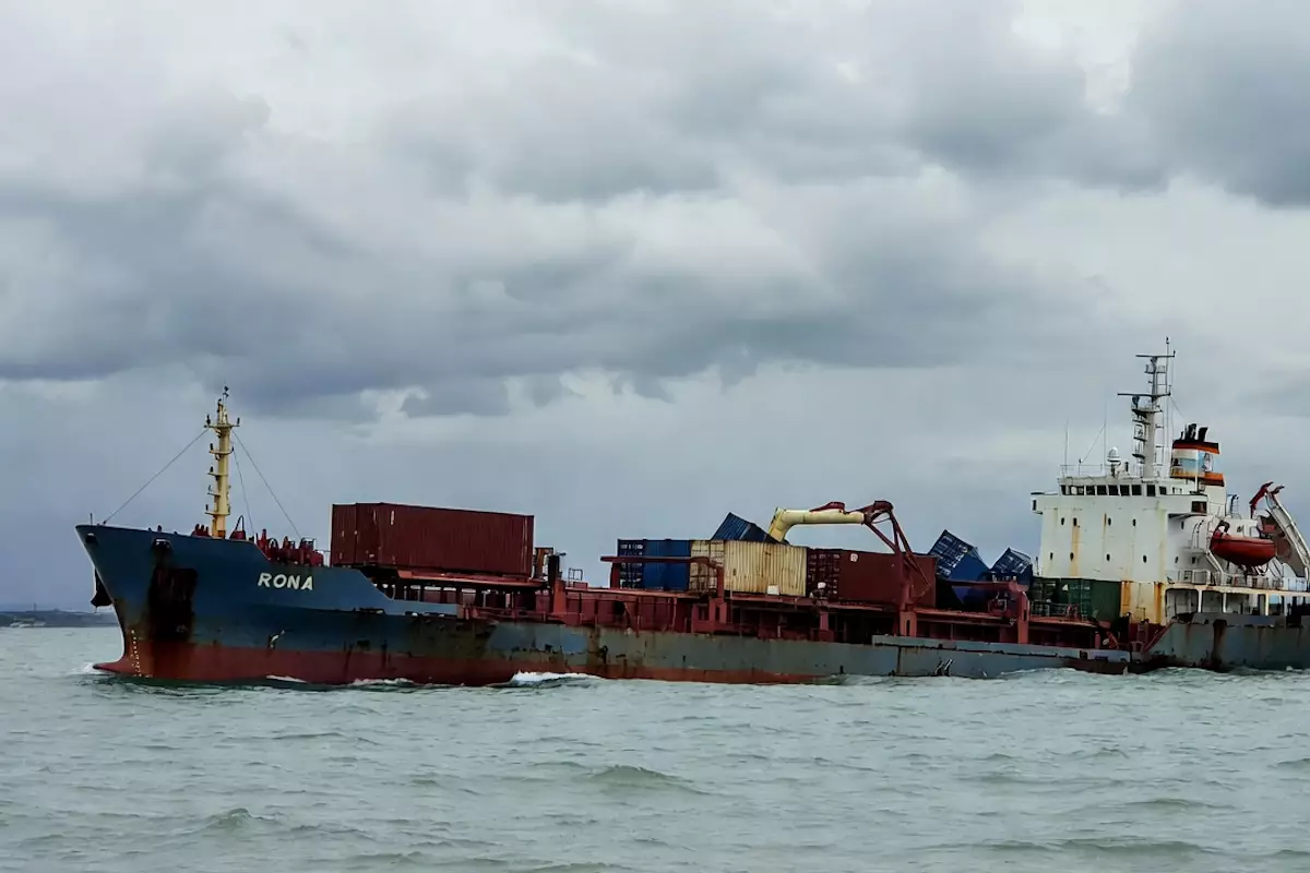 В Каспийском море спасли экипаж иранского сухогруза