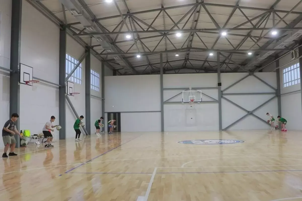 Последняя игра: 13-летний школьник умер во время баскетбольного матча