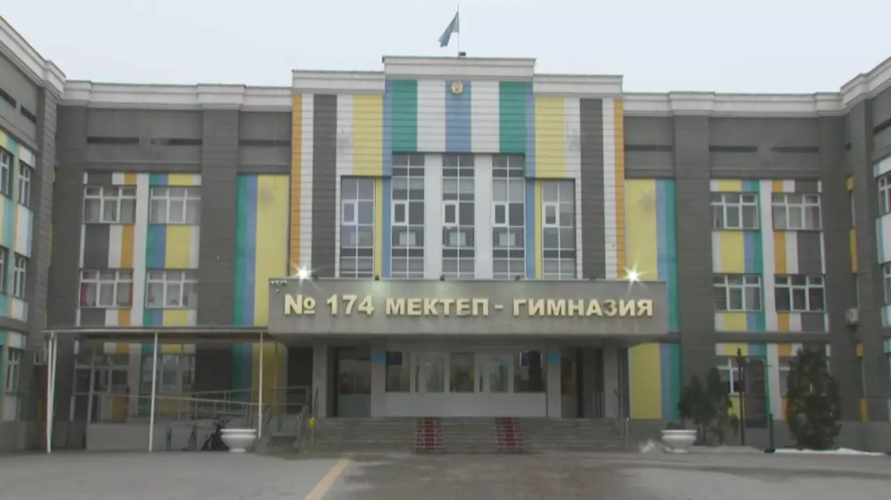 Алматылық оқушылар мектеп студиясынан ғаламторға жаңалықтар шығарып жүр