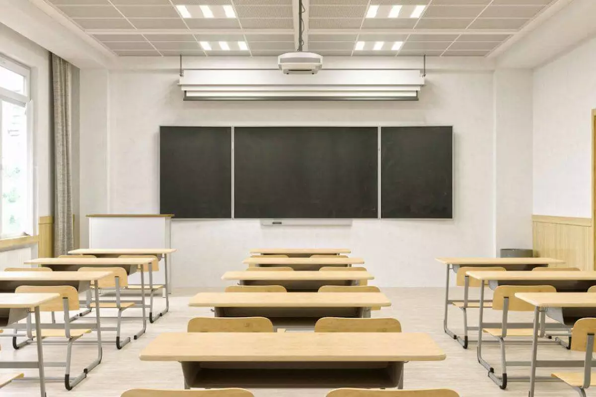 Школы Атырау временно переводят на дистанционное обучение