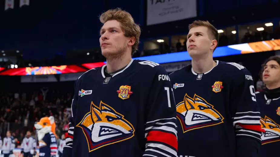 Казахстанец Михайлис помог "Металлургу" одержать разгромную победу в КХЛ (ВИДЕО)