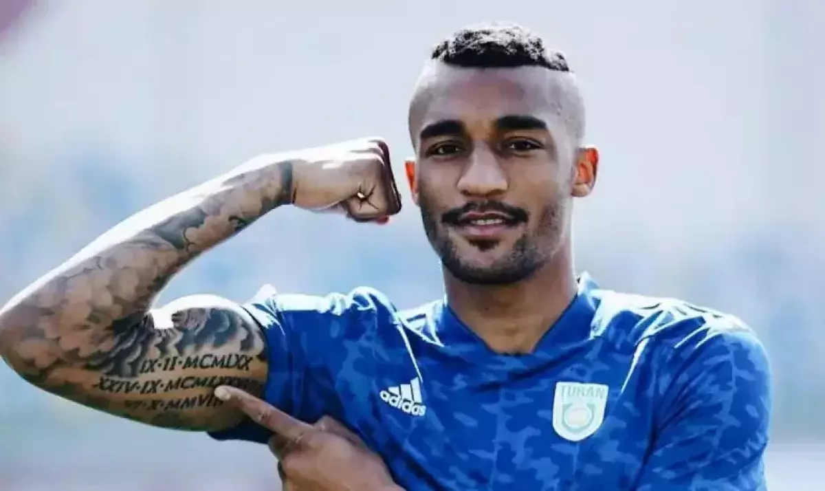 Премьер-Лиганың бірнеше клубында ойнаған футболшы бақилық болды