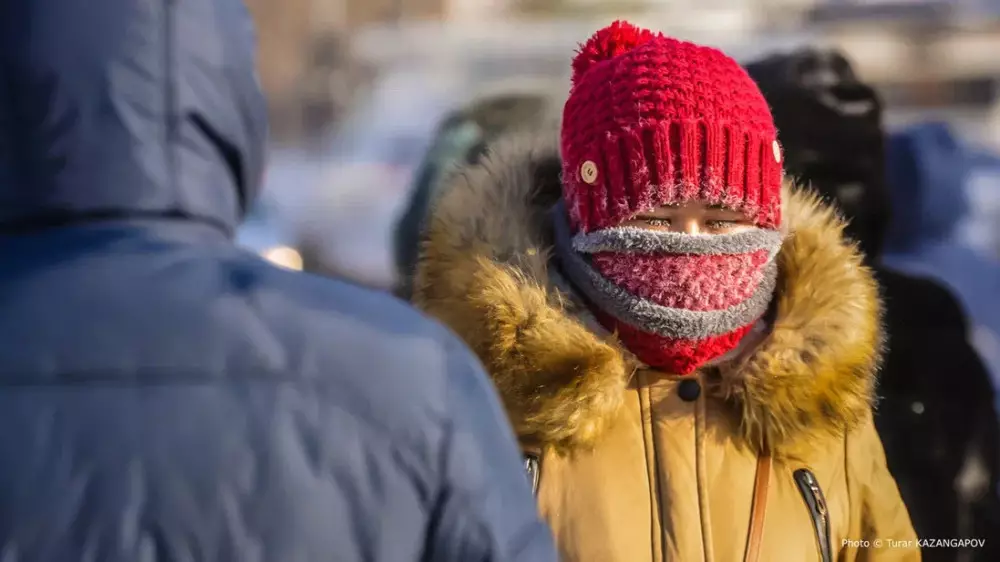 О резком изменении погоды предупредили казахстанцев: штормовое предупреждение объявлено в 16 областях