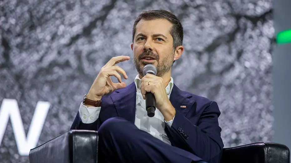 Баттиджи раскритиковал Трампа после инцидента с хейлером на заводе Ford в Мичигане, назвав его «разрушителем профсоюзов».