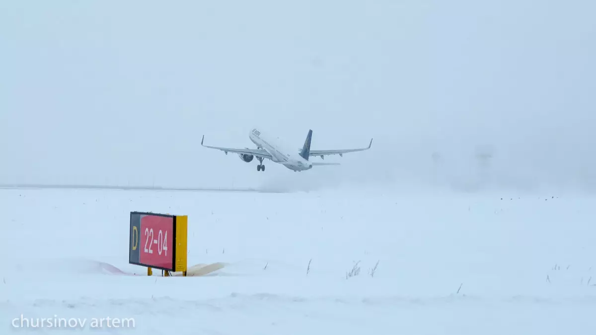 Атырау әуежайында ұшақ ұшу-қону жолағынан шығып кетті