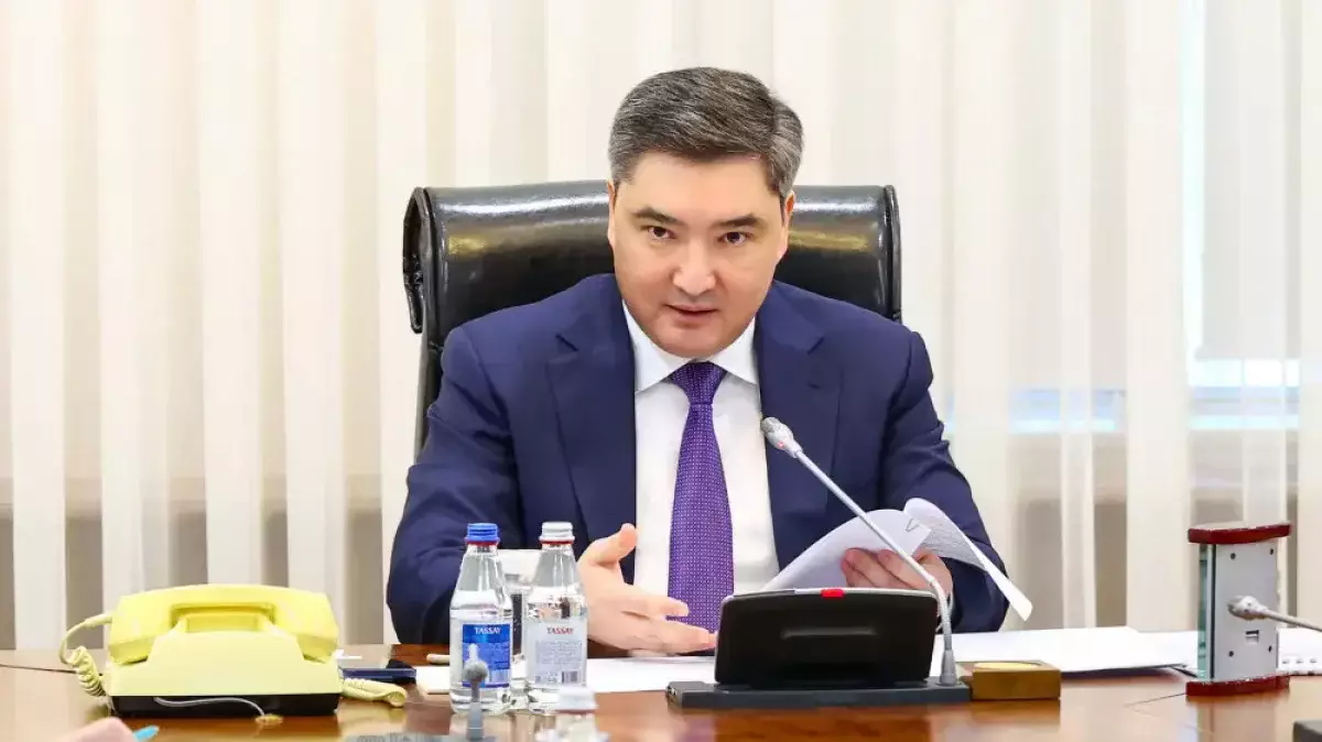 «Ваше место работы – не в кабинетах»: Бектенов потребовал ускорить реализацию энергопроектов