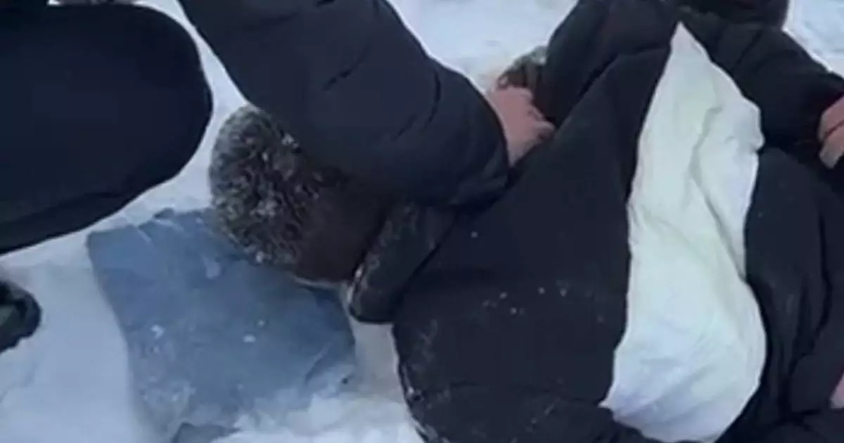  `Ранил спецназовца`. Астанчанин вышел на дорогу и выстрелил в машину 